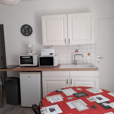 Promo F2 Wifi Courseulles Sur Mer Courseulles-sur-Mer Exterior foto